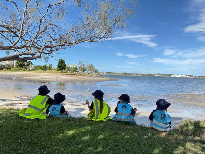 Nature play by the water